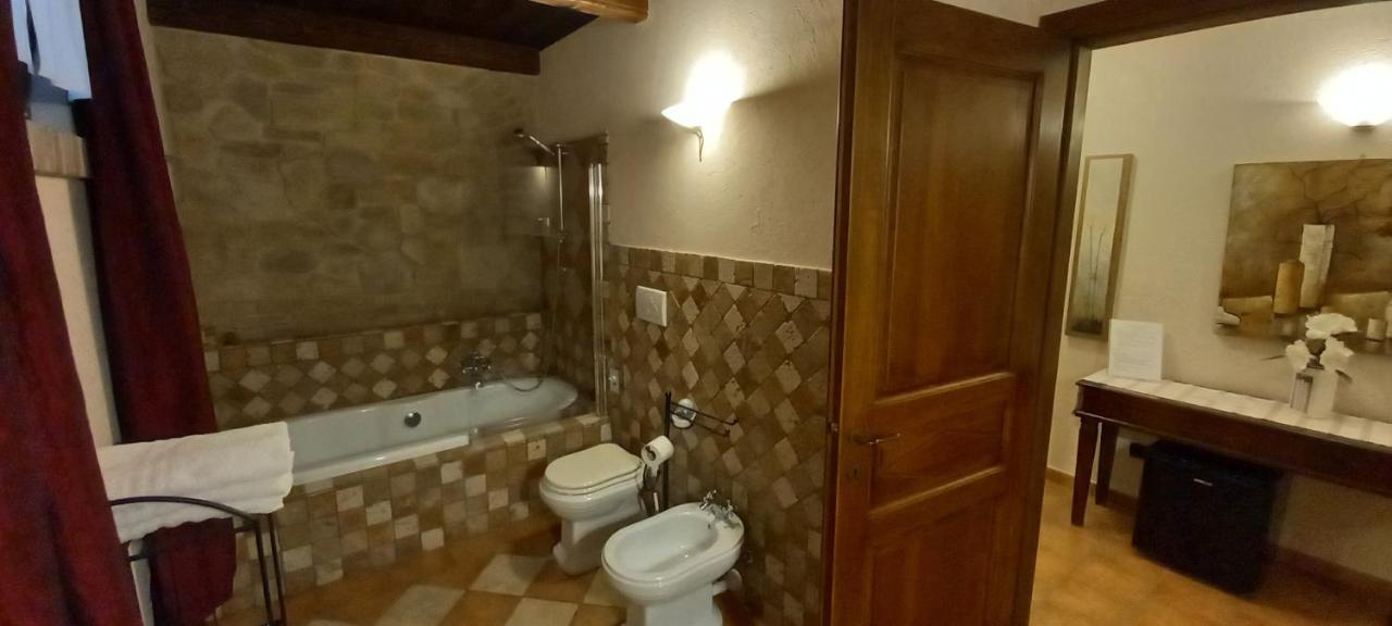 Villa Laura B&B Fossano Bagian luar foto