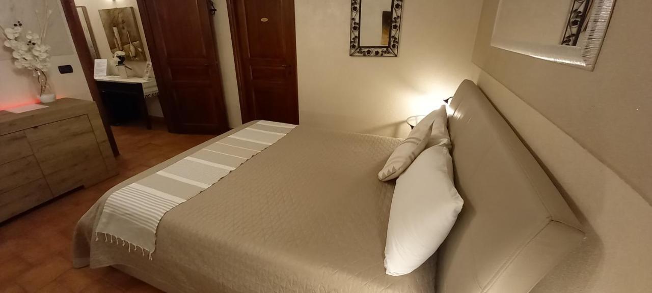 Villa Laura B&B Fossano Bagian luar foto