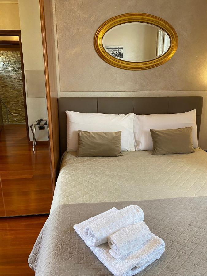 Villa Laura B&B Fossano Bagian luar foto