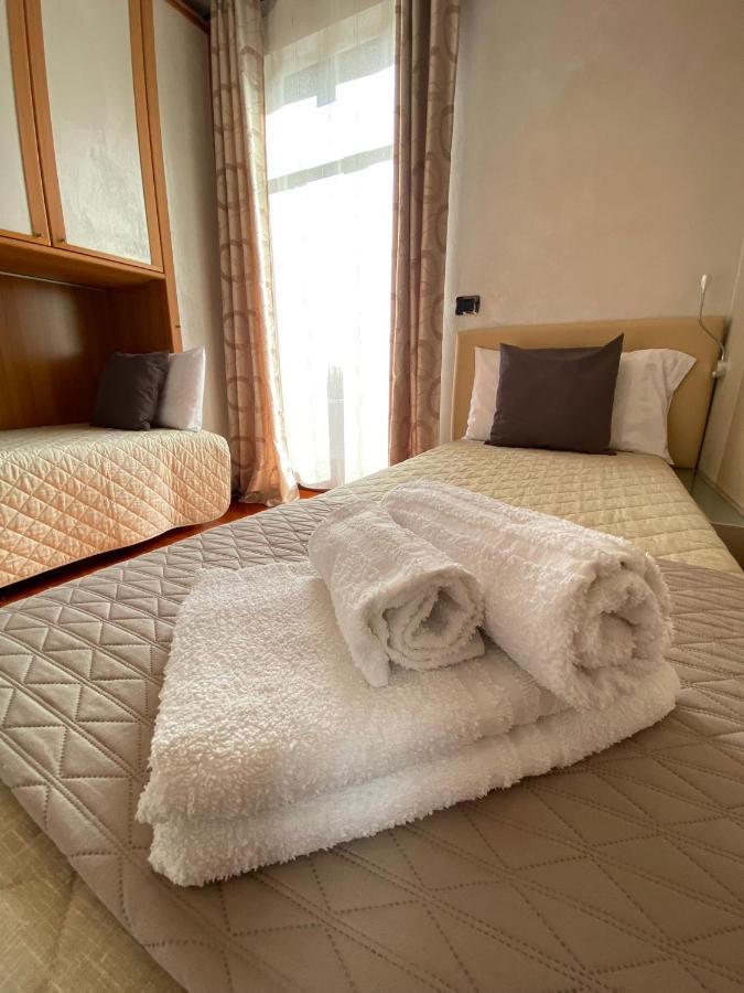 Villa Laura B&B Fossano Bagian luar foto