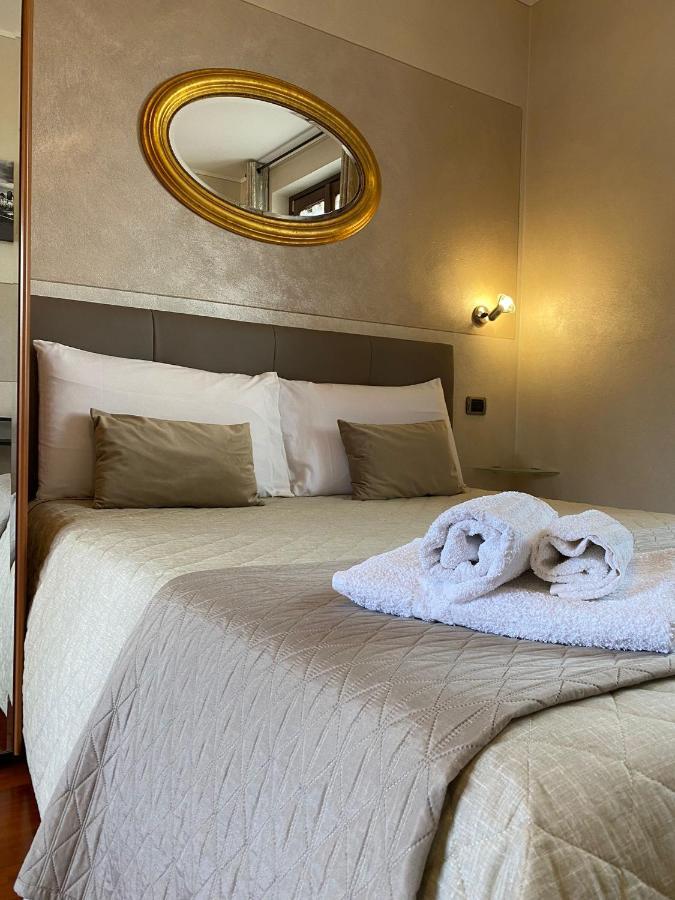 Villa Laura B&B Fossano Bagian luar foto