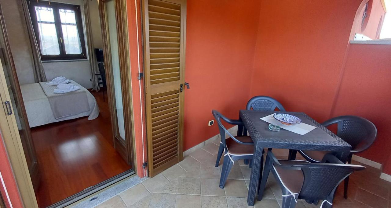 Villa Laura B&B Fossano Bagian luar foto