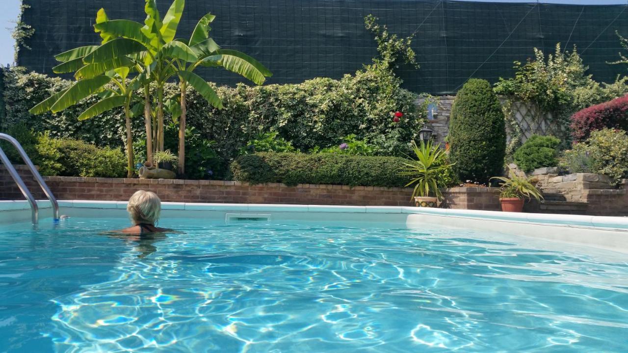 Villa Laura B&B Fossano Bagian luar foto