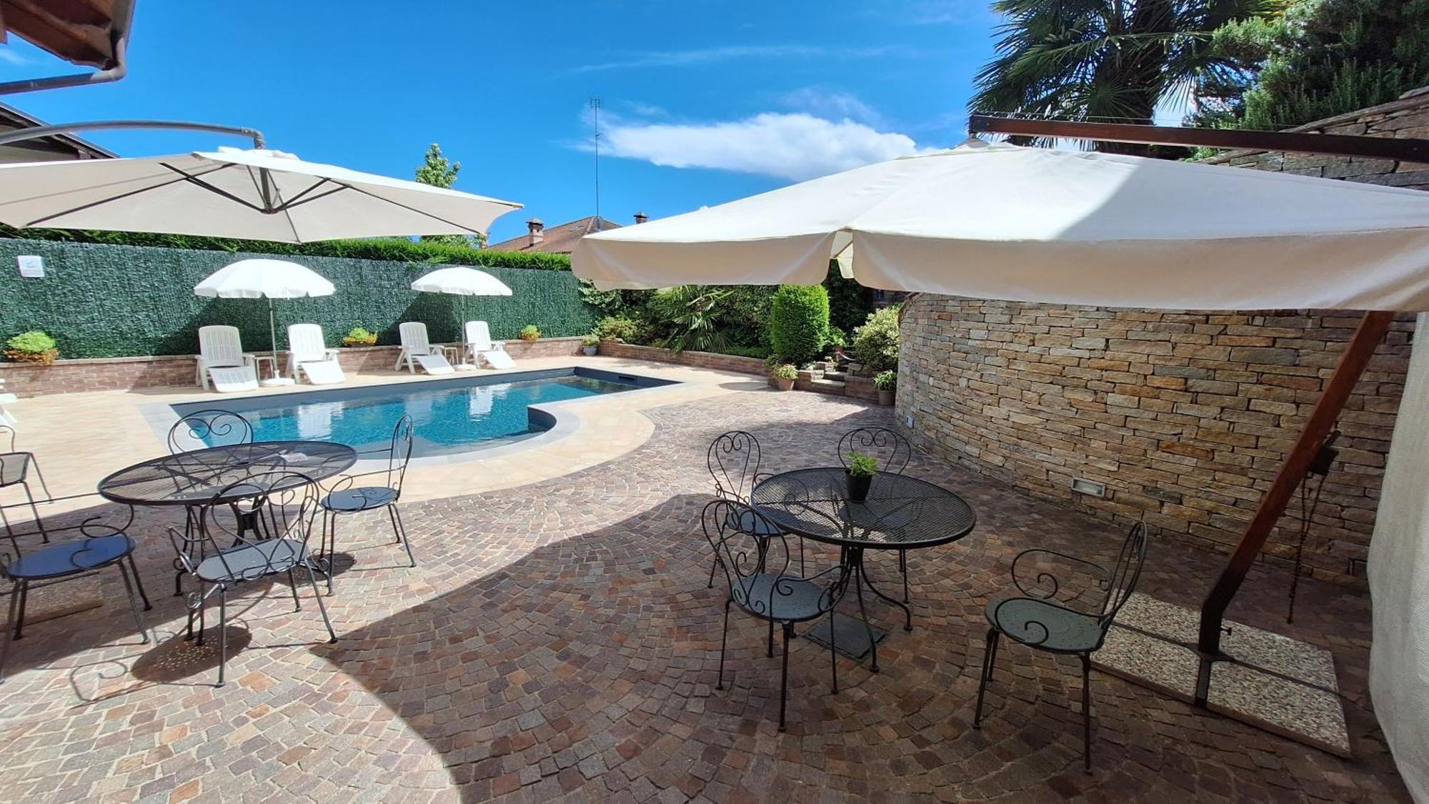 Villa Laura B&B Fossano Bagian luar foto