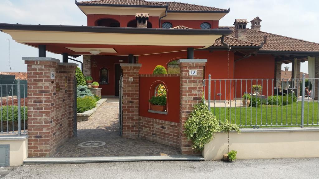 Villa Laura B&B Fossano Bagian luar foto