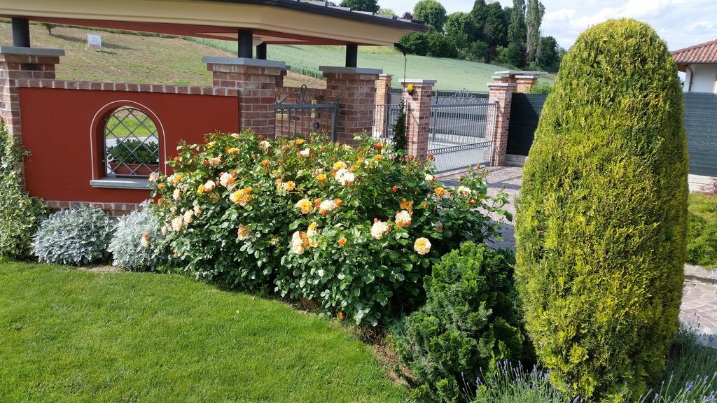 Villa Laura B&B Fossano Bagian luar foto