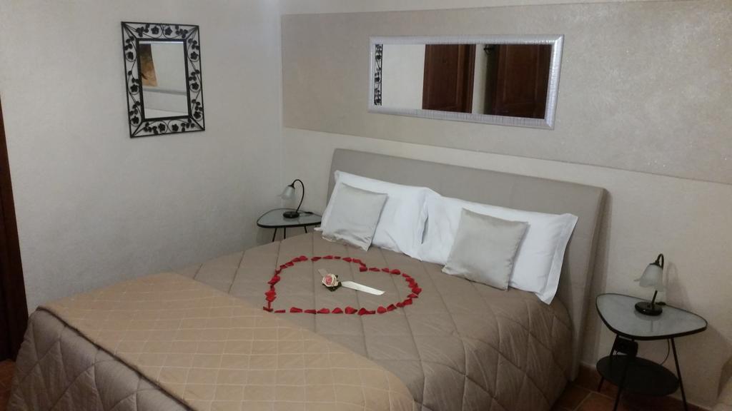 Villa Laura B&B Fossano Bagian luar foto