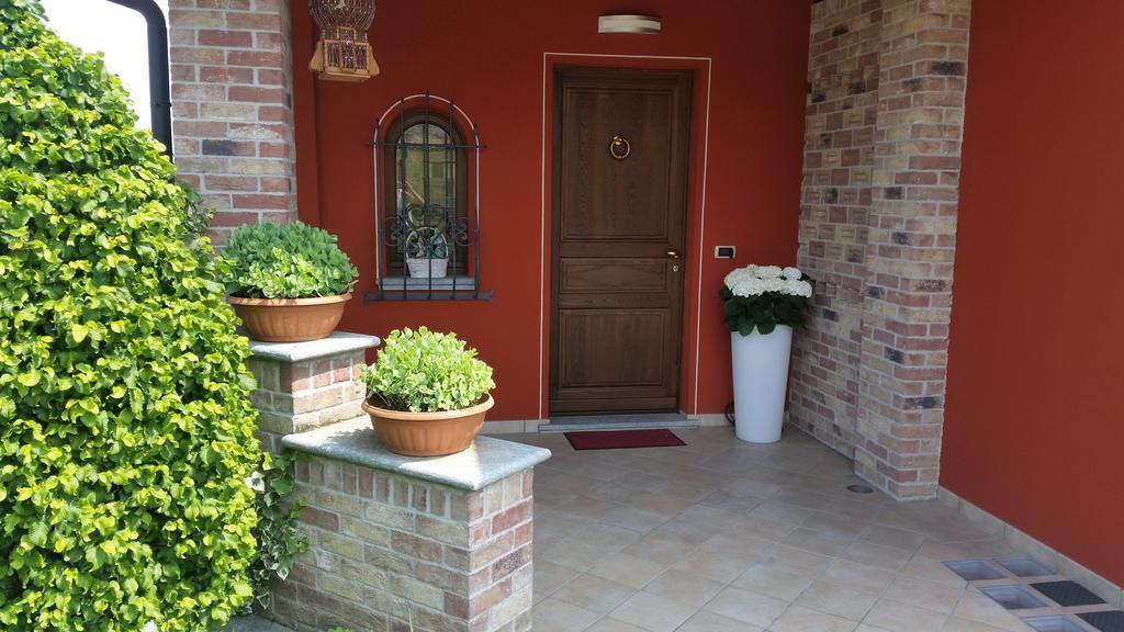 Villa Laura B&B Fossano Bagian luar foto